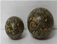 Set of 2 round balls with incrusted bamboo
